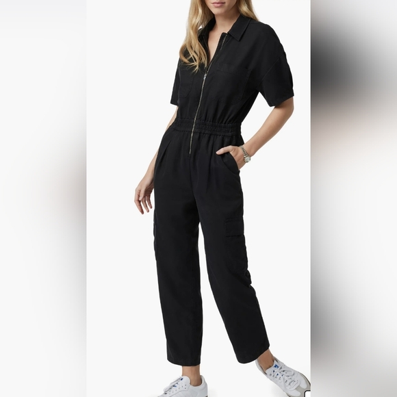 Vuori Pants - NWOT Women's Vuori "Coastline Front Zip Suit". Color Black. Size XS.